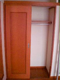 Receipt. Closet with a height is more convenient in the poles and shelves