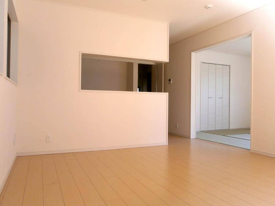 Living. Was building completed. Such as the actual image from per yang, We have to wait all the time so you can see directly. 