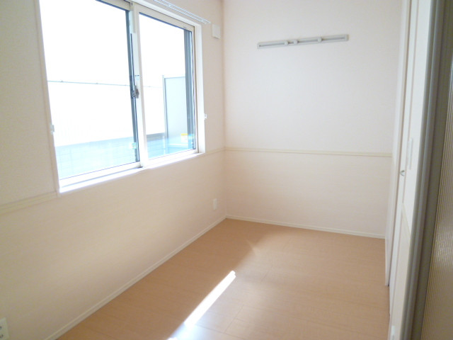 Other room space. Bet's Room