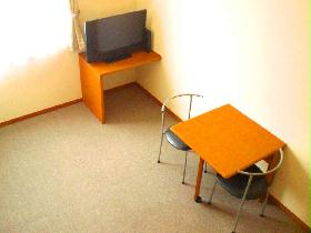 Living and room. 2F of the room will be carpet type