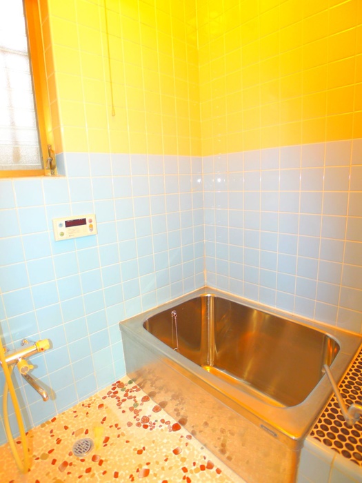 Bath. Reheating hot water supply