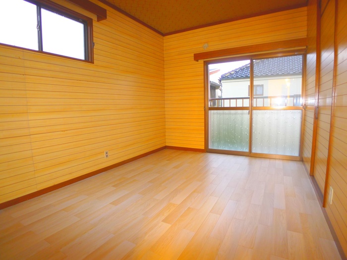 Living and room. 2 Kaiyoshitsu