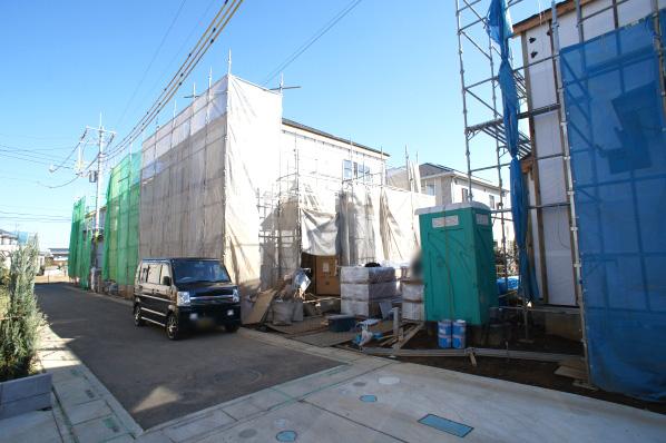 Local photos, including front road. Local (11 May 2013) Shooting