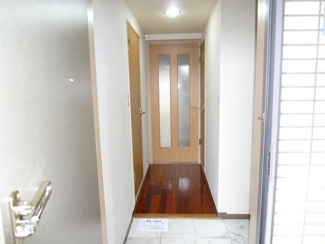 Entrance. Internal front as seen from the front door