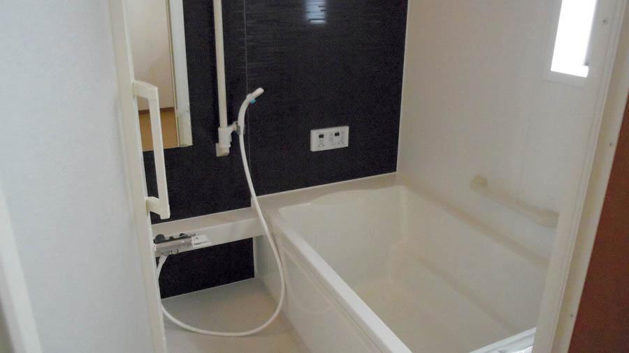 Bathroom. Was building completed. Such as the actual image from per yang, We have to wait all the time so you can see directly. 