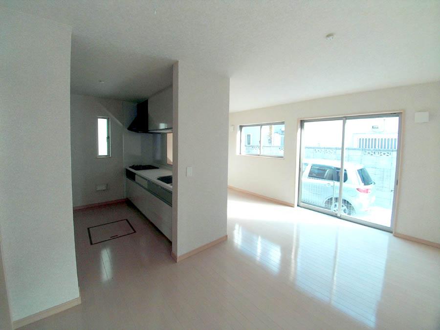 Living. Was building completed. Such as the actual image from per yang, We have to wait all the time so you can see directly.