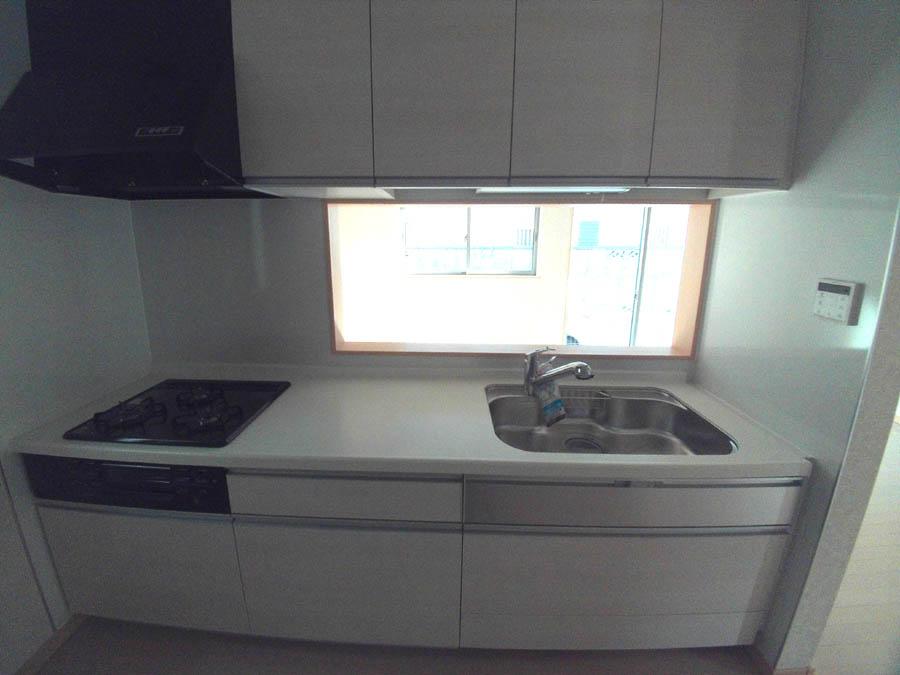 Kitchen. Was building completed. Such as the actual image from per yang, We have to wait all the time so you can see directly.