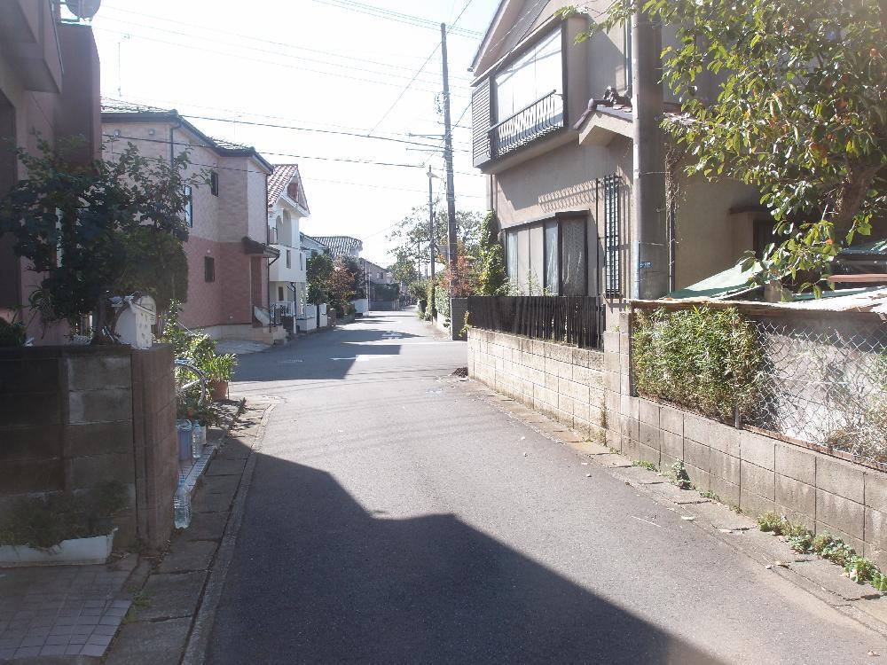 Local photos, including front road. Southeast side of public roads