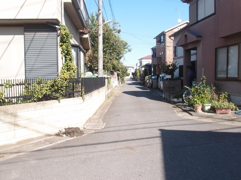 Local photos, including front road. Southeast side of public roads