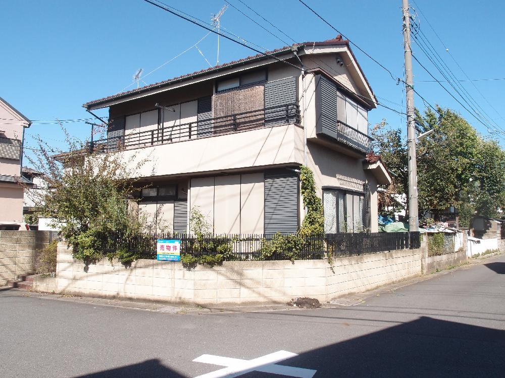 Local photos, including front road. It is well-equipped rooftops of residential area!