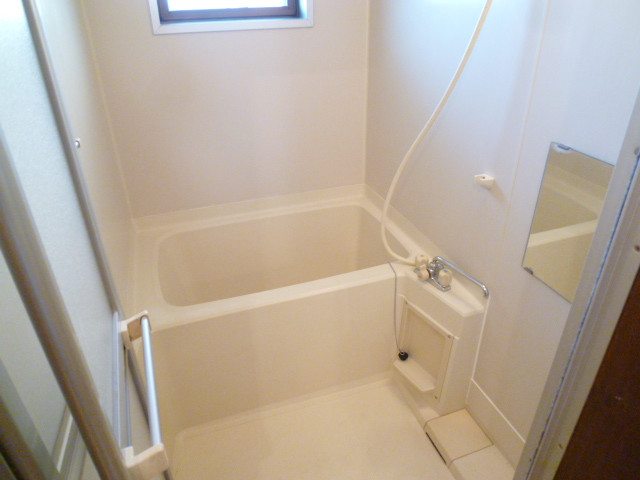 Bath. The window also was ventilated if easy!