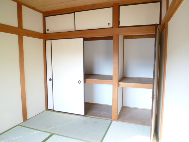 Receipt. Closet there until the upper closet storage is convenient plenty!