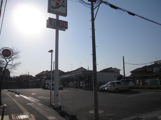 Convenience store. 180m to Seven-Eleven (convenience store)