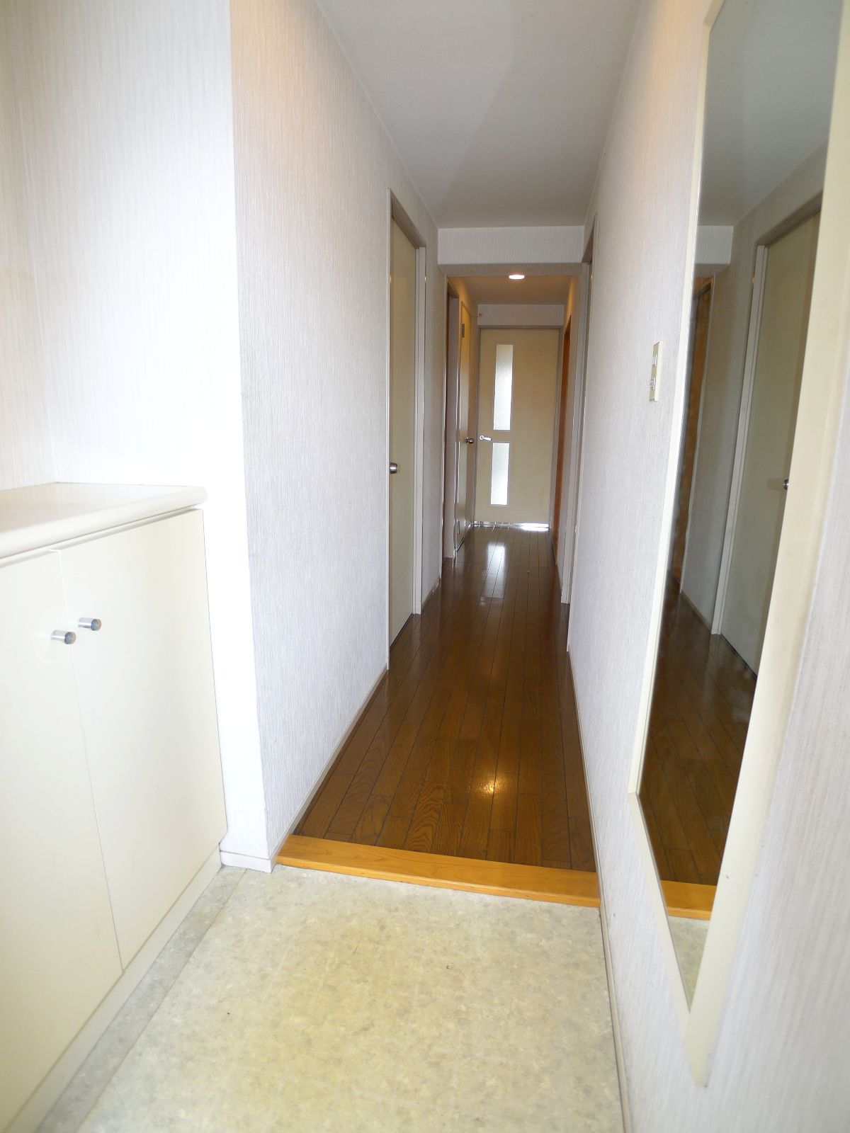 Entrance. There shoebox