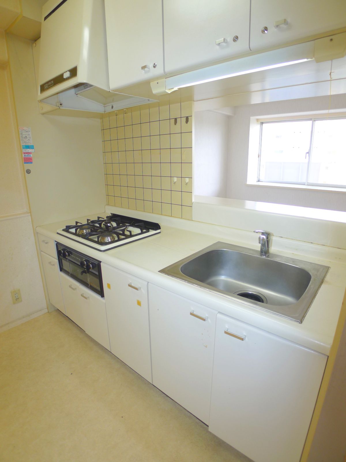 Kitchen. System kitchen ・ Meeting