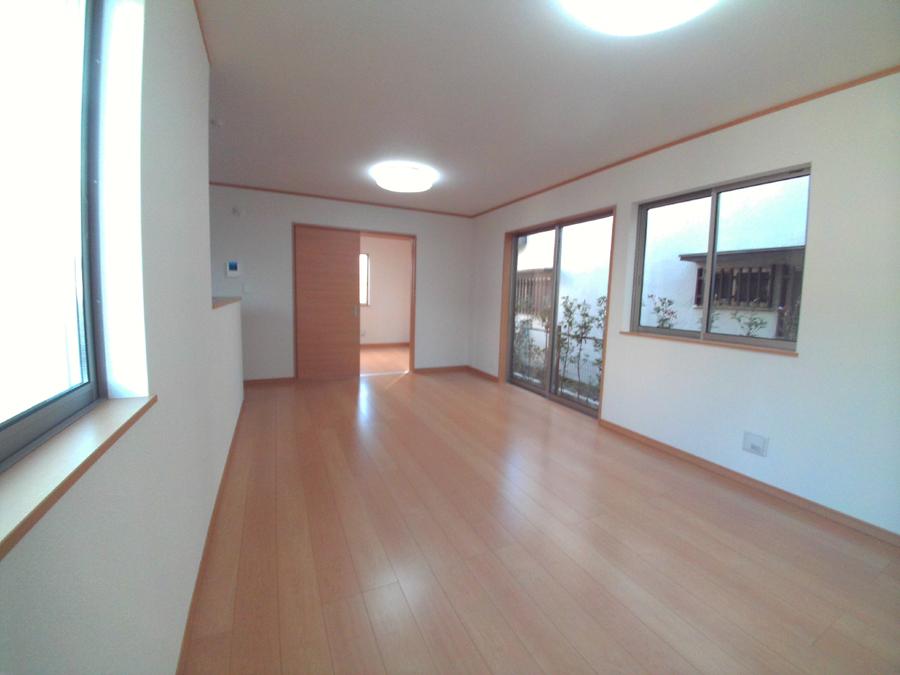 Living. Was building completed. Such as the actual image from per yang, We have to wait all the time so you can see directly.