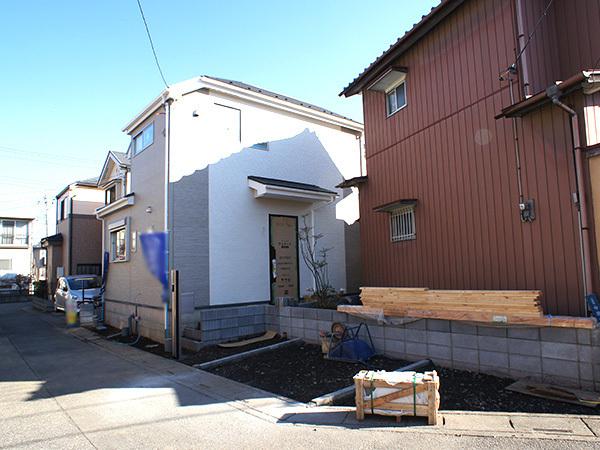 Local photos, including front road. 12 / 13 shooting Completion of framework