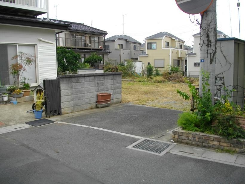 Local photos, including front road. Local (10 May 2013) Shooting