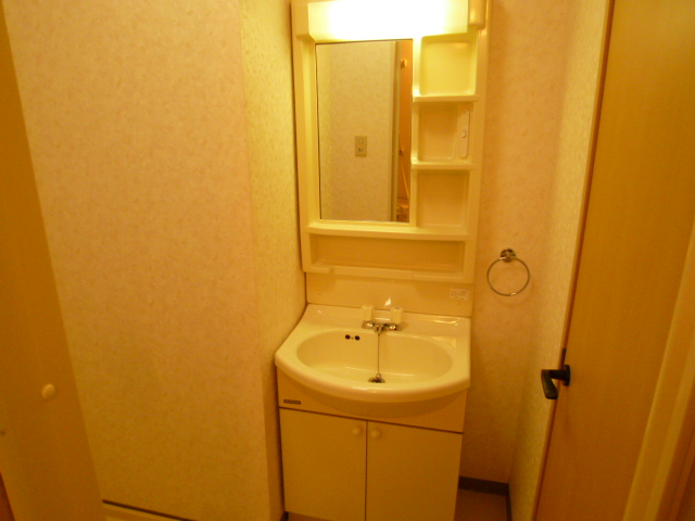 Washroom. Other image