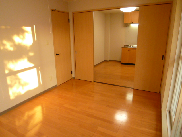 Other room space. Other image