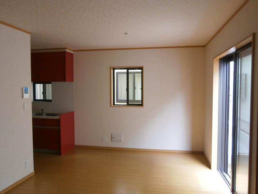 Living. Was building completed. Such as the actual image from per yang, We have to wait all the time so you can see directly. 