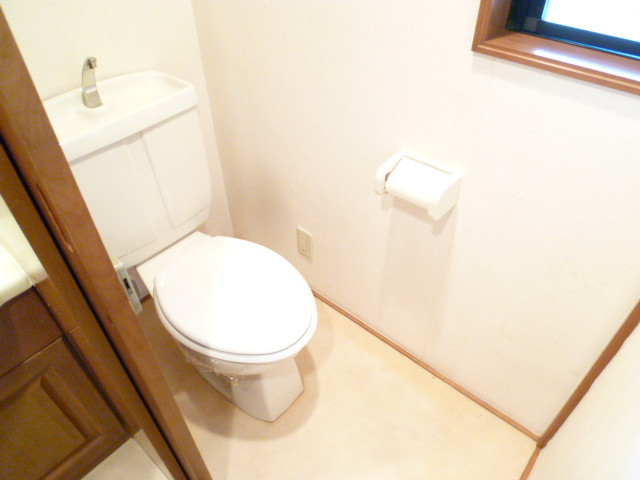 Toilet. The window also was ventilated if easy, Bright toilet