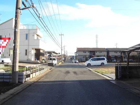 Local photos, including front road. Frontal road