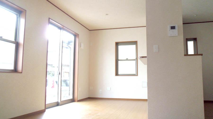 Living. Was building completed. Such as the actual image from per yang, We have to wait all the time so you can see directly. 