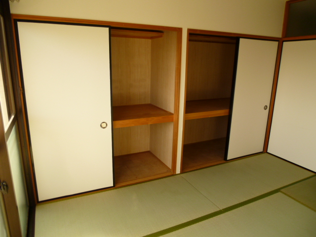 Receipt. It is spread also dressing room part.