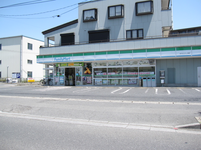 Convenience store. 500m to Family Mart (convenience store)