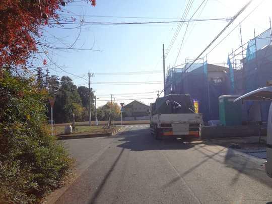 Local photos, including front road. Frontal road