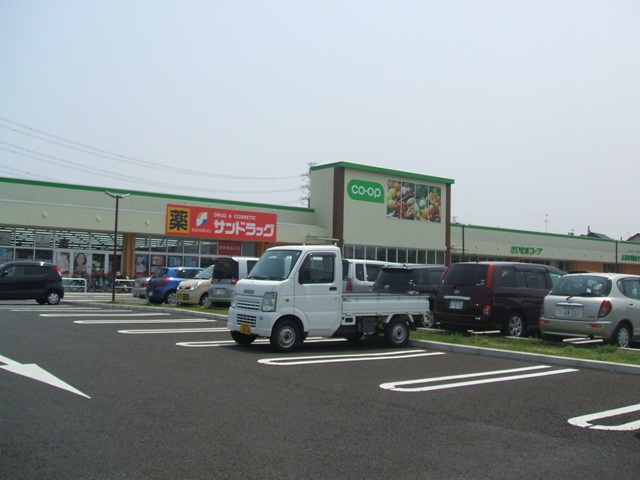 Dorakkusutoa. 300m to Sand rack (drugstore)