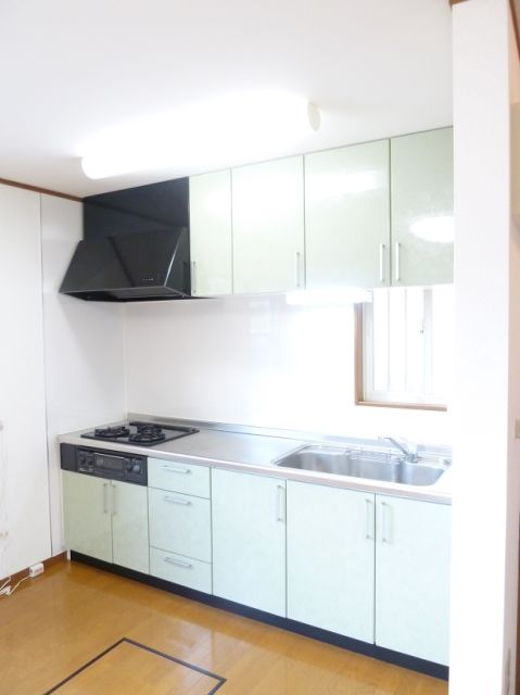 Kitchen. 3-neck system with kitchen. Easy cook because quite wide.