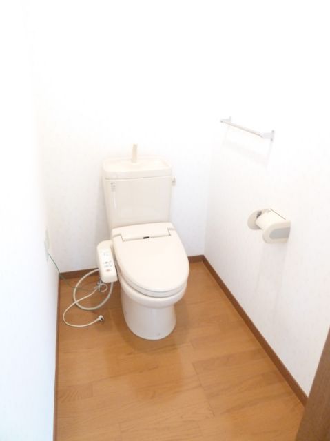 Toilet. Wide toilet. It is with Uosshuretto.