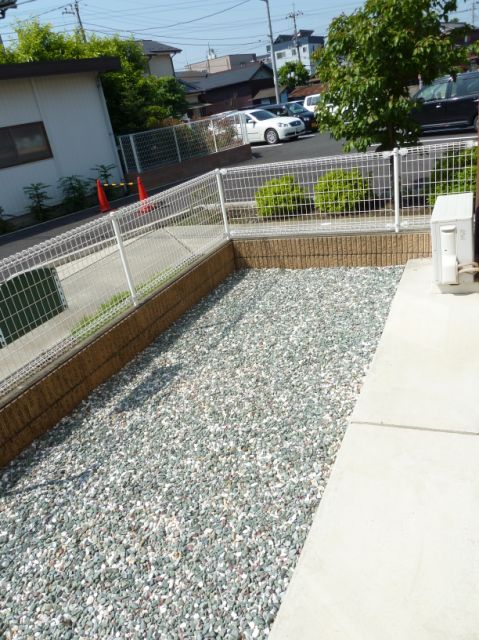 Garden. Wide and beautiful garden. But it is easy also Toka children's pool.