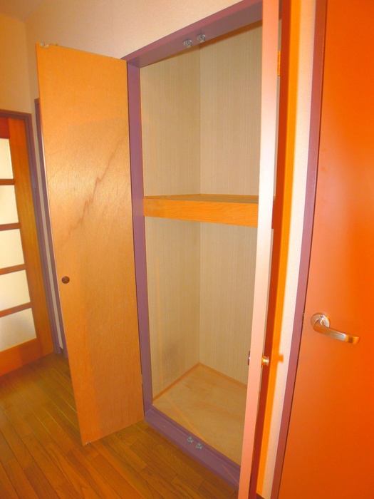 Receipt. Hallway storage