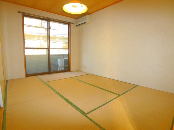 Living and room. Japanese-style room 6 quires
