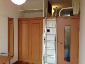 Living and room. Natural wood and white was the keynote room