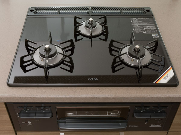 Kitchen.  [Schott glass top plate] It is loved all over the world, Germany ・ Adopt a shot manufactured by heat-resistant ceramic glass top plate. Not only beautiful, Strongly to heat and shock, Difficult dirty luck, It is easy to clean.