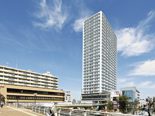 Buildings and facilities. Led by JR "Ageo" station and the pedestrian deck, It was completed in the proximity of the 2-minute station walk <City Tower Ageo Station>. View from the ground 28-storey open in exhilarating. Read the time because JR to "Ageo" station is not cross even if the signal, Because the flat approach, Also you could live in peace stroller and the elderly. (Views, etc. rank ・ It varies by each dwelling unit, Surrounding environment ・ View might change in the future. September 2013 shooting)