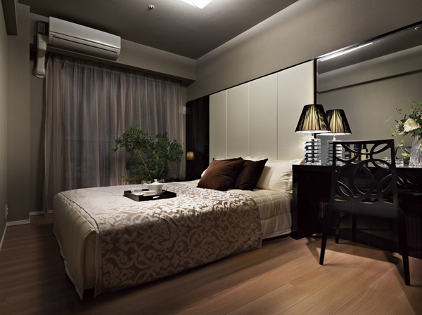 Room and equipment. Private space to relax and calm deepens, Western-style (1). Walk-in closet has also been nestled. (Shooting a model room A type in September 2013)