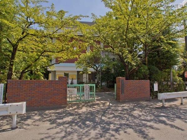 Primary school. Ageo Municipal tiled up to elementary school 850m