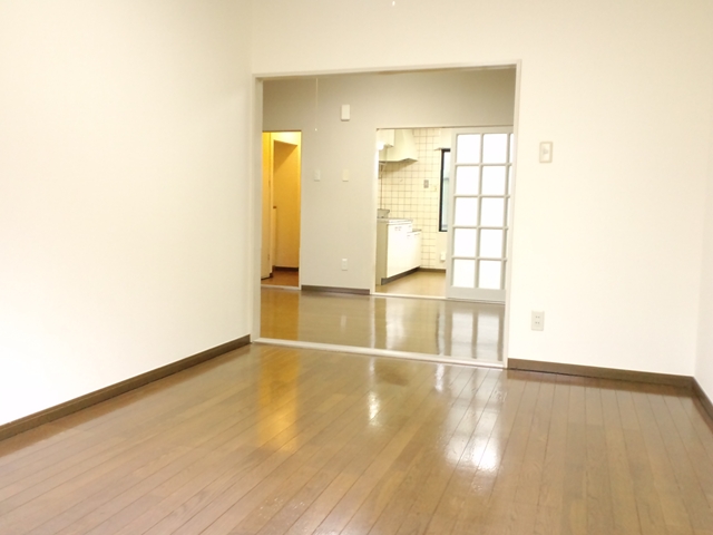 Living and room. Spacious interior