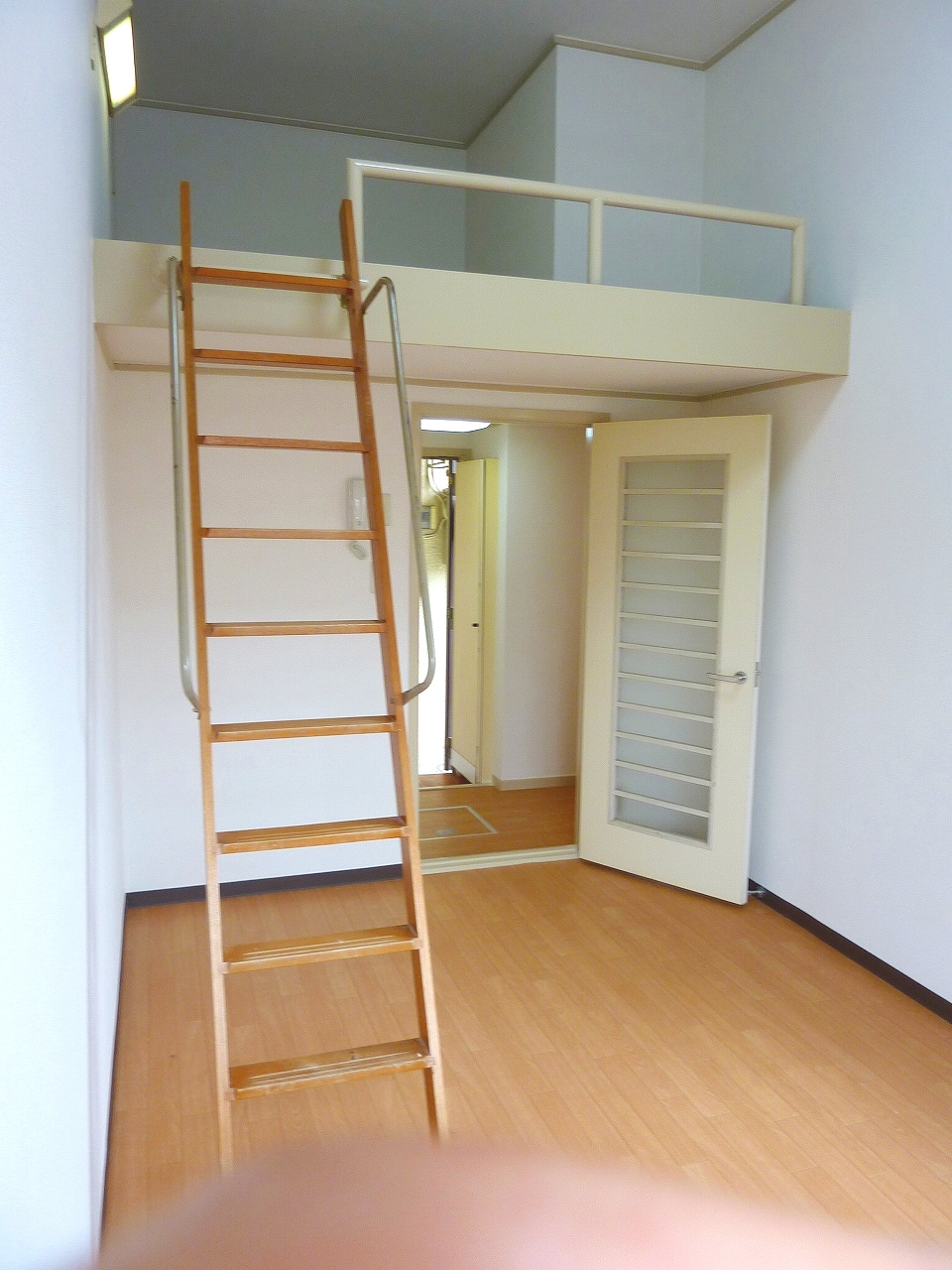 Other room space. It will be a Western-style to a different angle of the image.