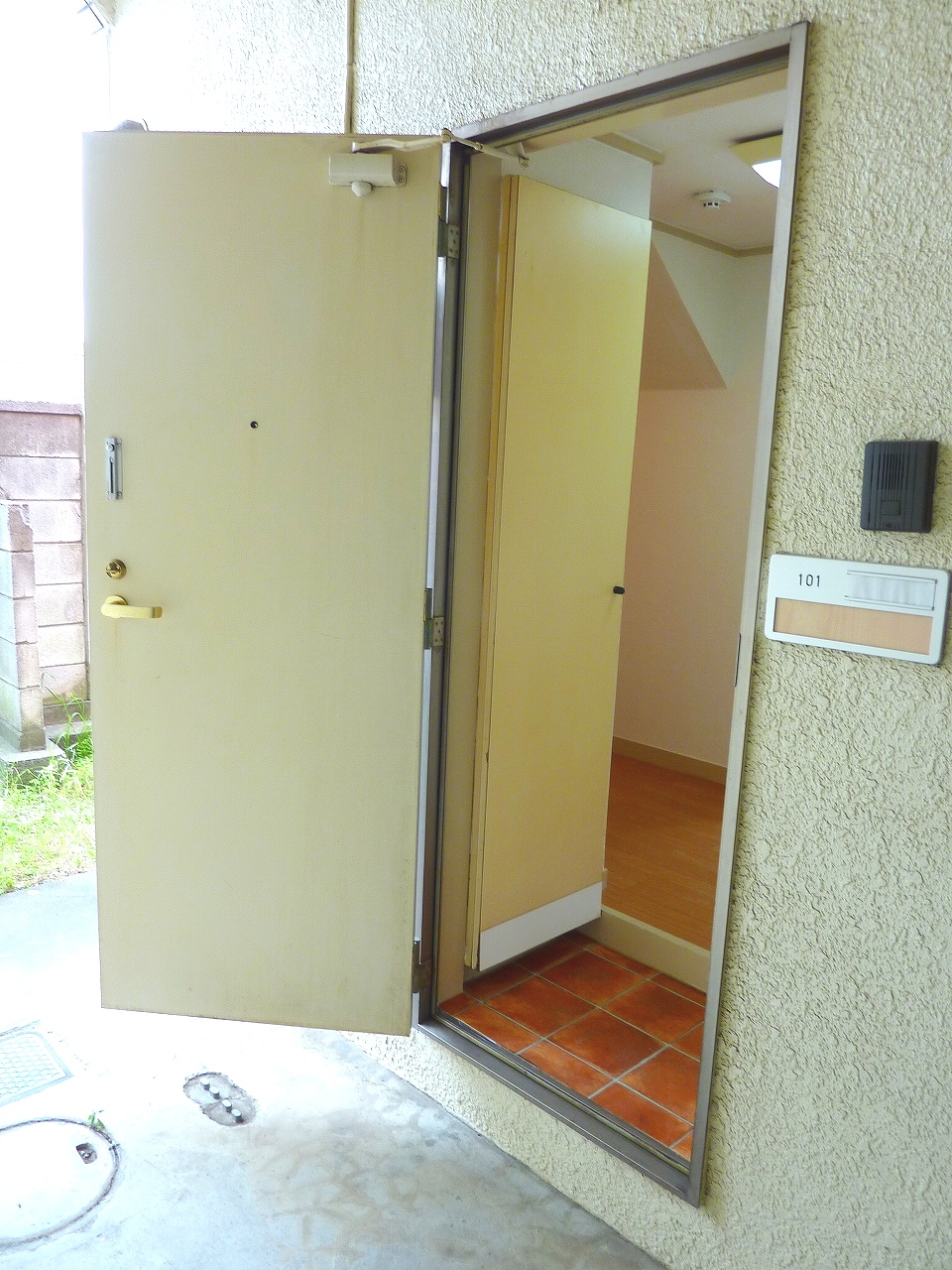 Entrance. It becomes the image from the entrance outside.