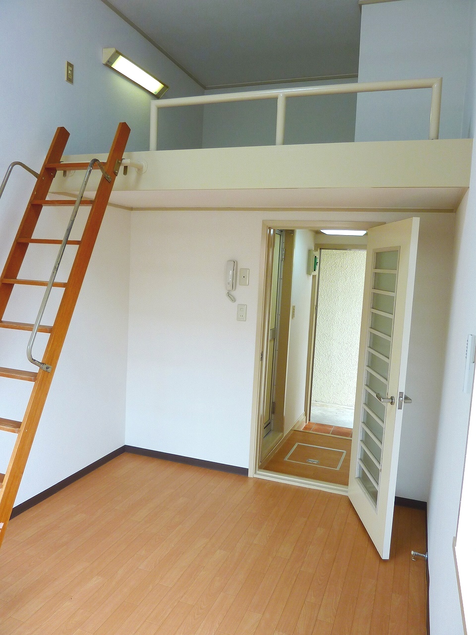 Living and room. Per day is a good Western-style