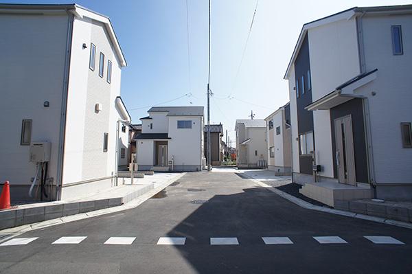 Local photos, including front road. Local (10 May 2013) Shooting