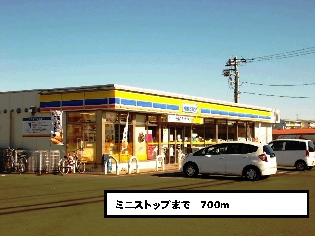 Convenience store. 700m until MINISTOP (convenience store)