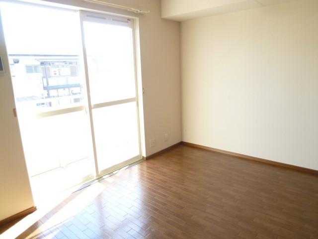 Other room space. It's good I bright bedroom