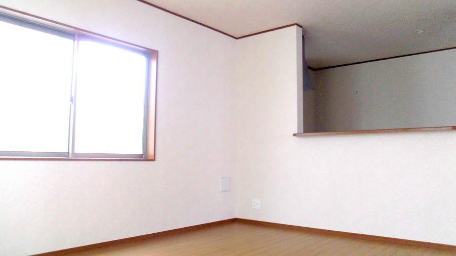 Living. Was building completed. Such as the actual image from per yang, We have to wait all the time so you can see directly. 